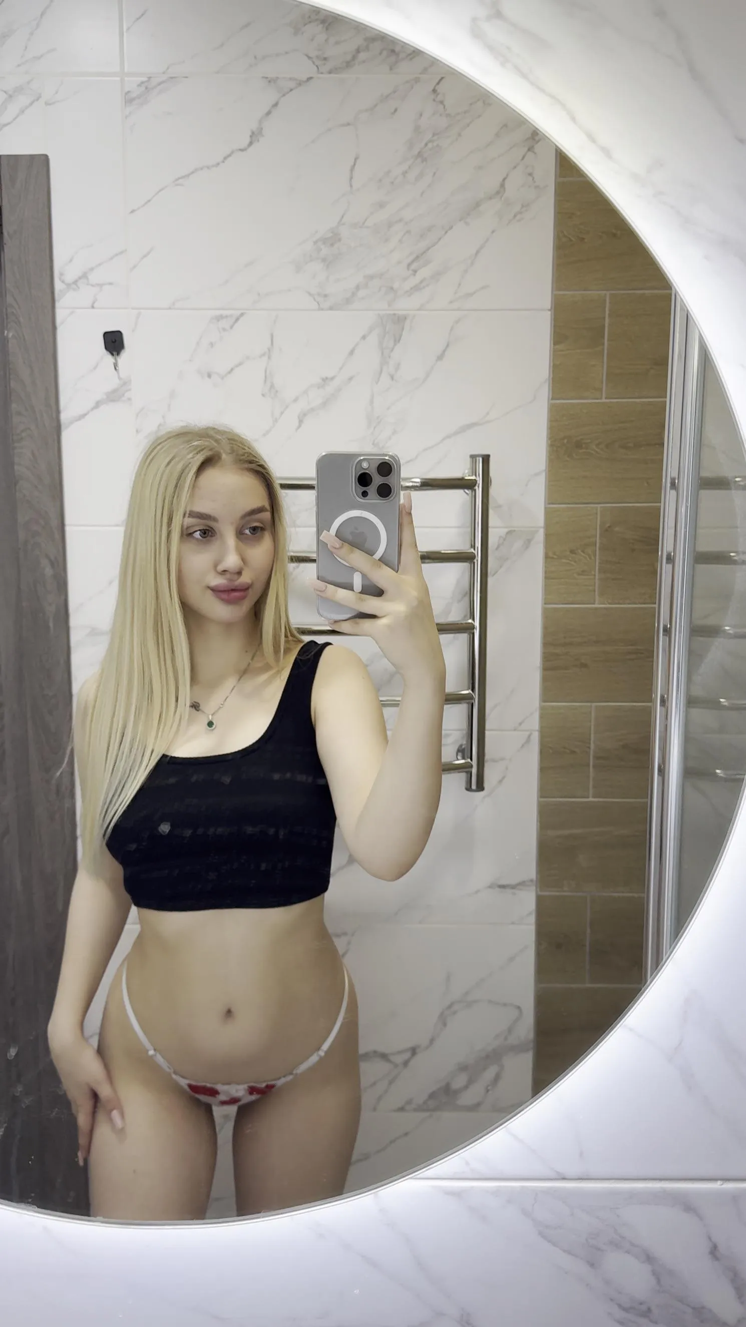 19[F4M] I look better up close, especially when u are on top of me ;)