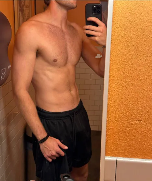 [27m] 6’3 tall, young, fit, and hung BWC bull coming in from ATX this week🥵