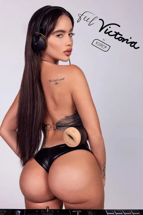 I wanna spend the rest of my days worshiping that ass