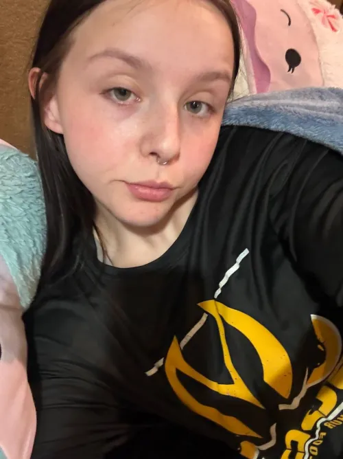 If you'd accept my nudes with no questions, leave a ❤️