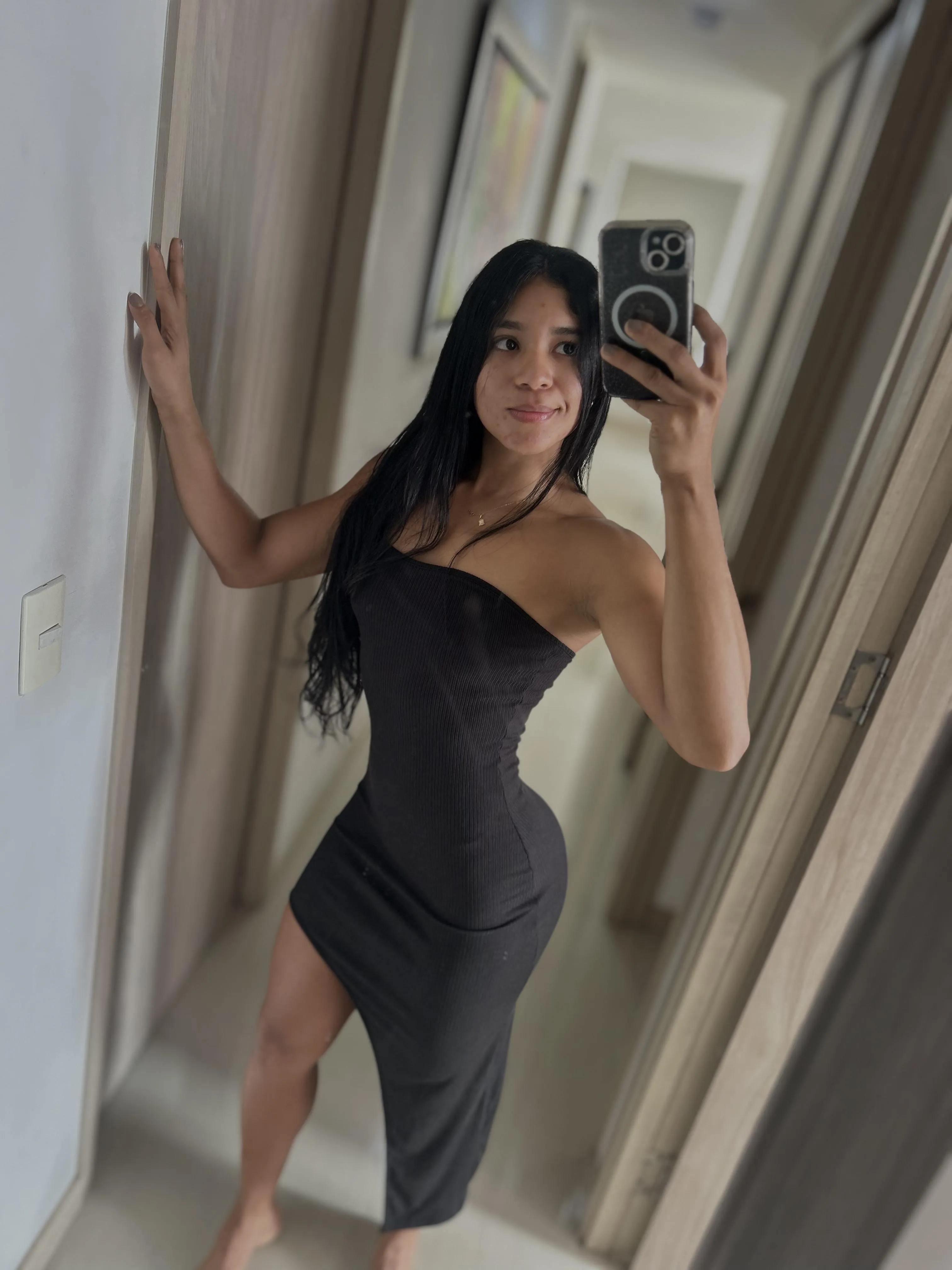 My hottie black dress