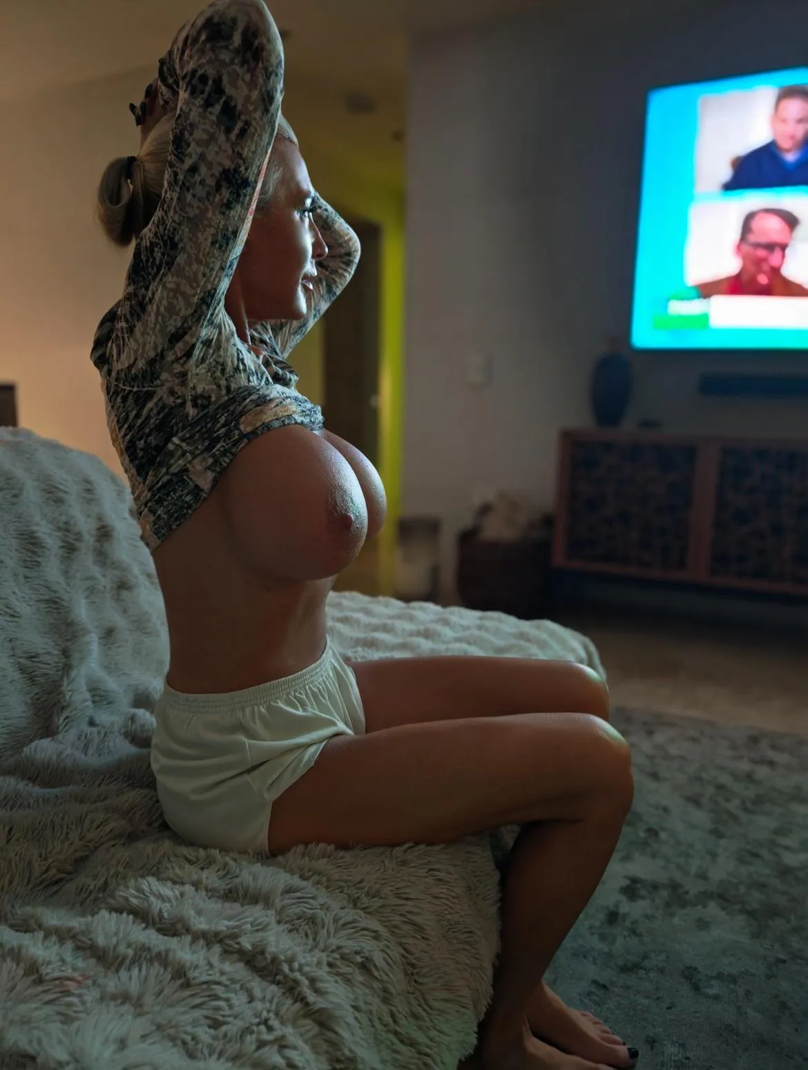 Wifey or Netflix. 😘😇😘  irtr