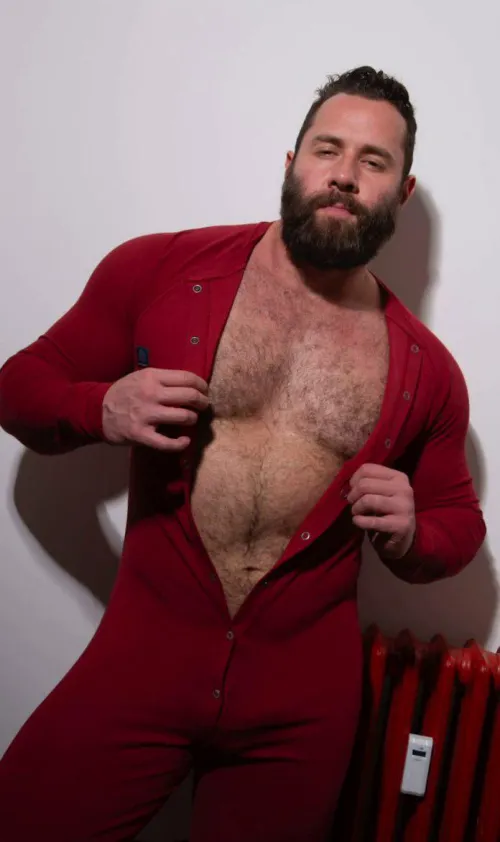 You like your man this rugged? 😏