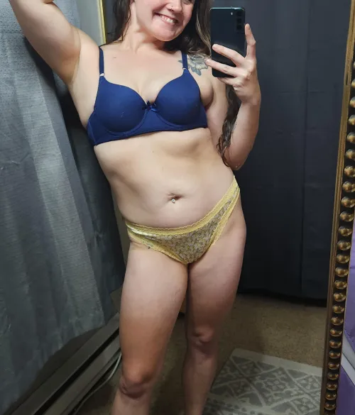 29yo natural milf in a simple bra