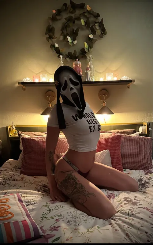 upvote if i caught your eye 😈