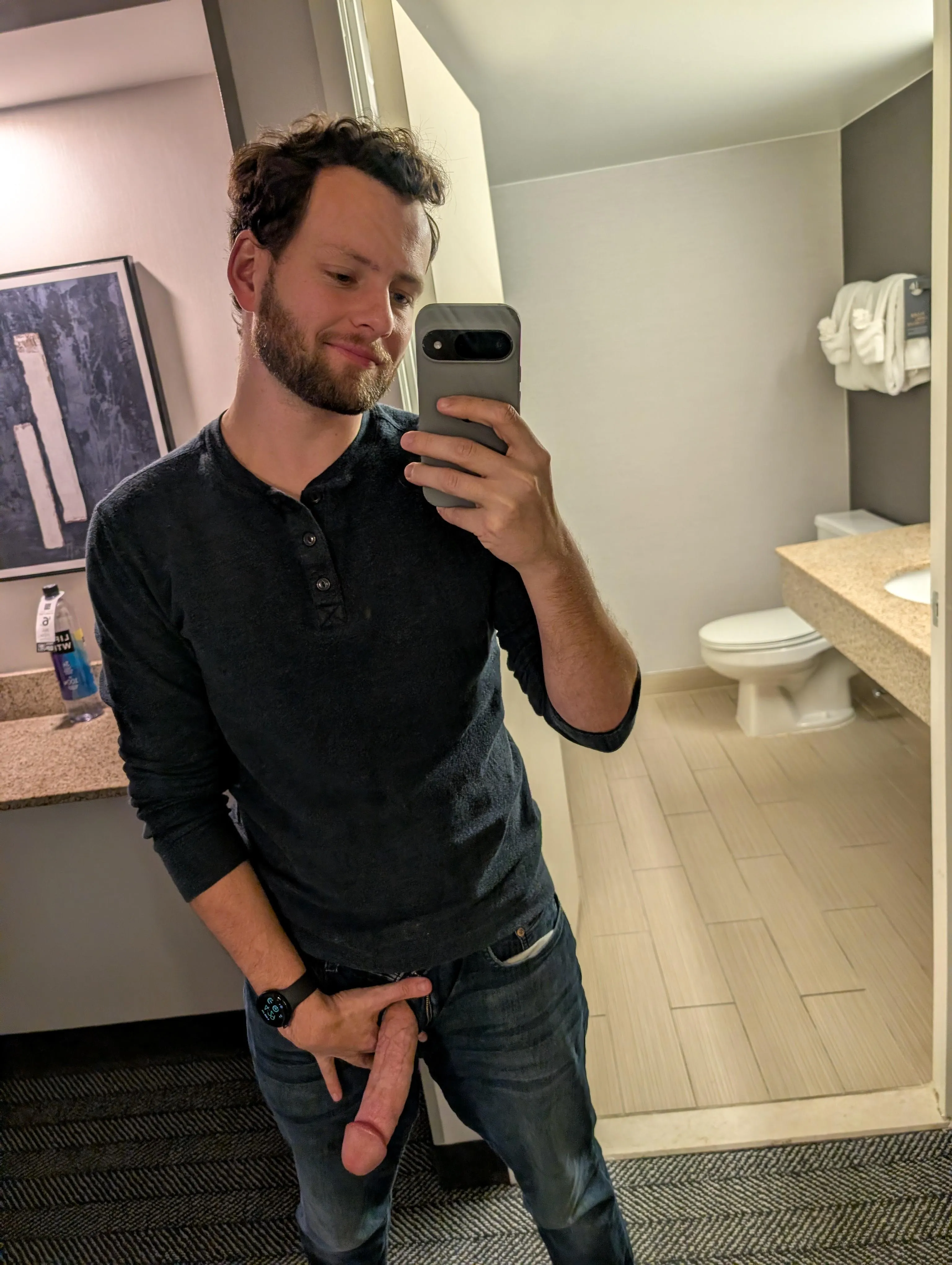 Where's a hand (or mouth) when you need it? 😏 [30]