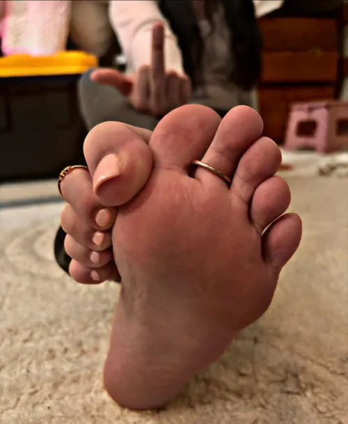 Already kneeling for Wasian college goddess soles 🤣 good boy 20f