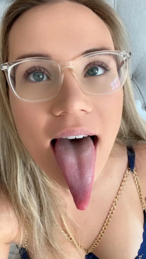 Looking for a place to drain it out, I'm here for you 👅🤤