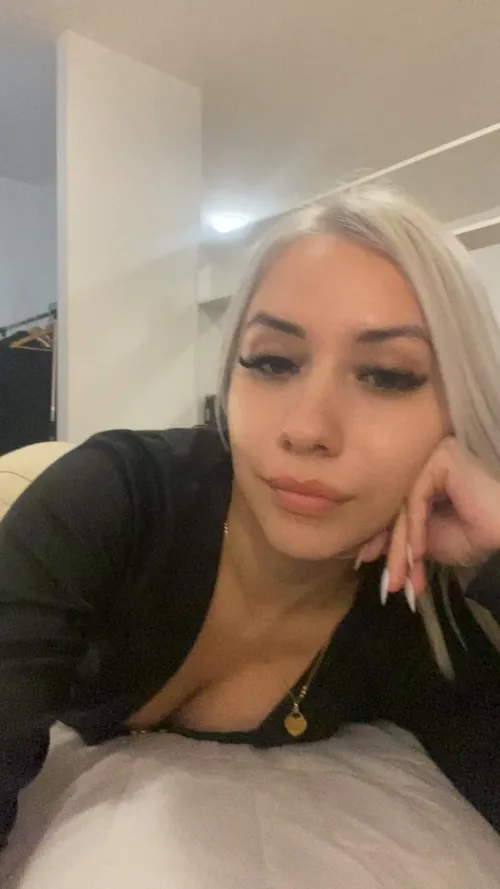 19 [f4mf] alone rn, who's brave enough to join me?