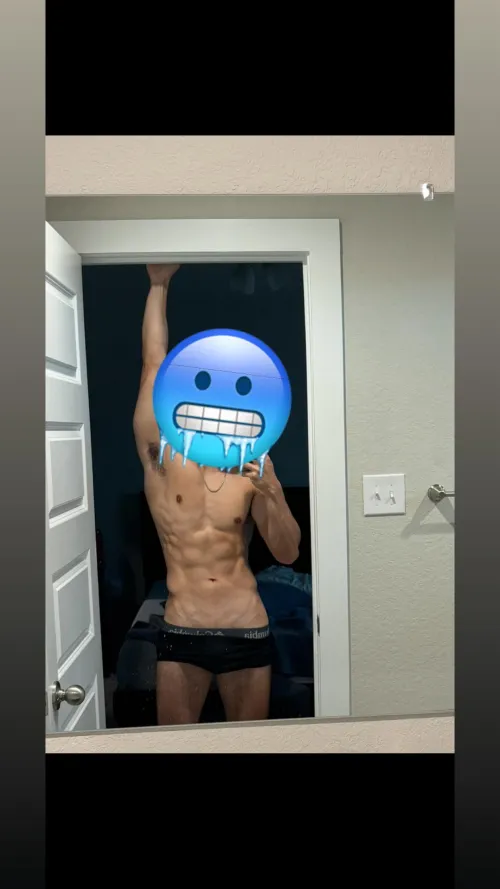 25M looking for females. DM with pics! Love gym girls!!