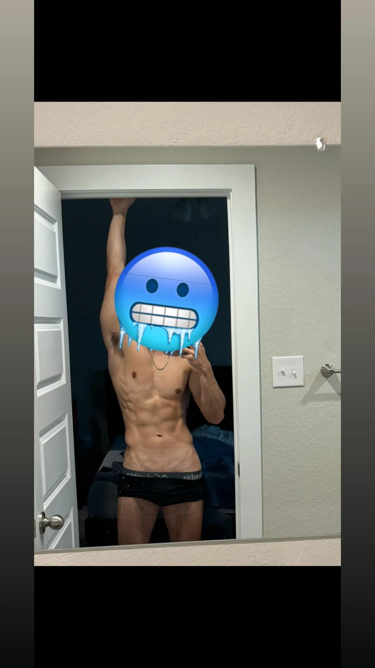 25M looking for females. DM with pics! Love gym girls!!