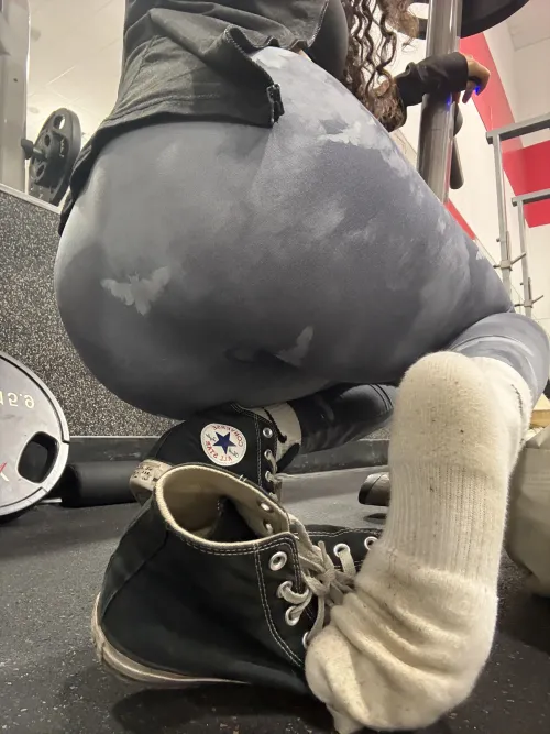 [F] I’d make you kneel and smell every inch of these after leg day