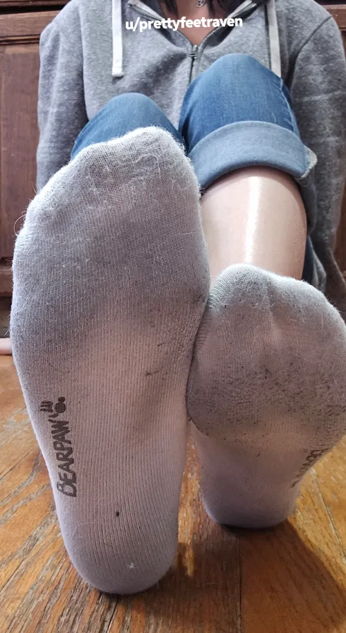 [F] its been day 3 in my bearpaw socks