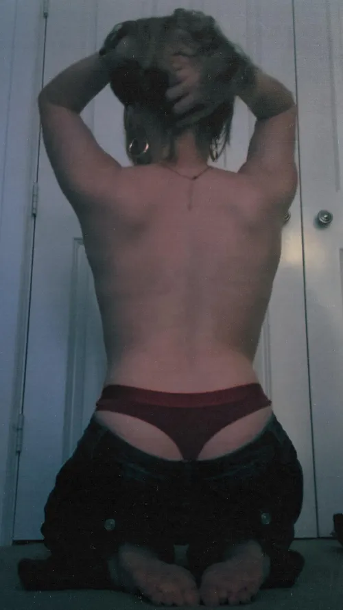 Low rise jeans = whale tail