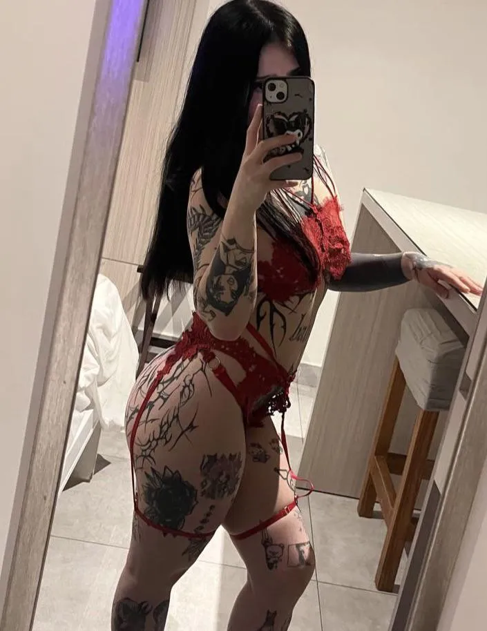 NC Hotwife looking for thrills n playful fun rn