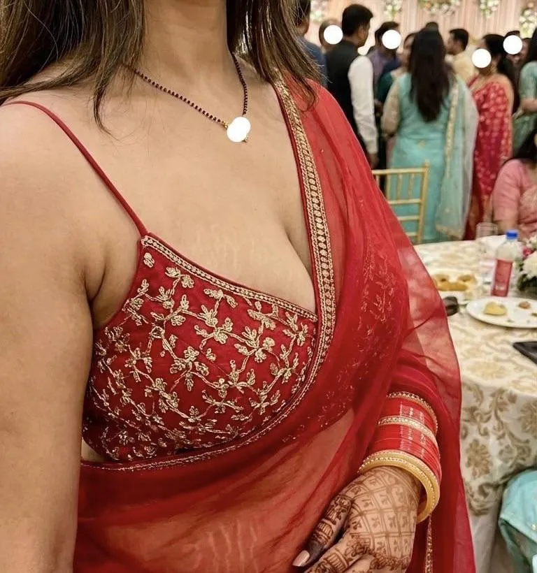 এমন ব্লাউজ কই পাবো? ( pic collected)