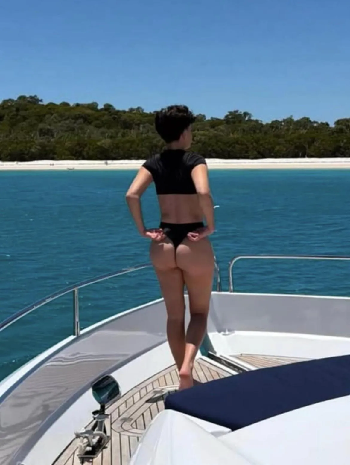 God I would love to fuck his ass and suck his toes🙏