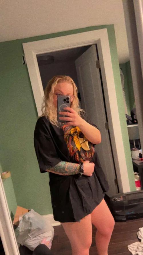 Is it sexy to walk around in your shirt and no panties