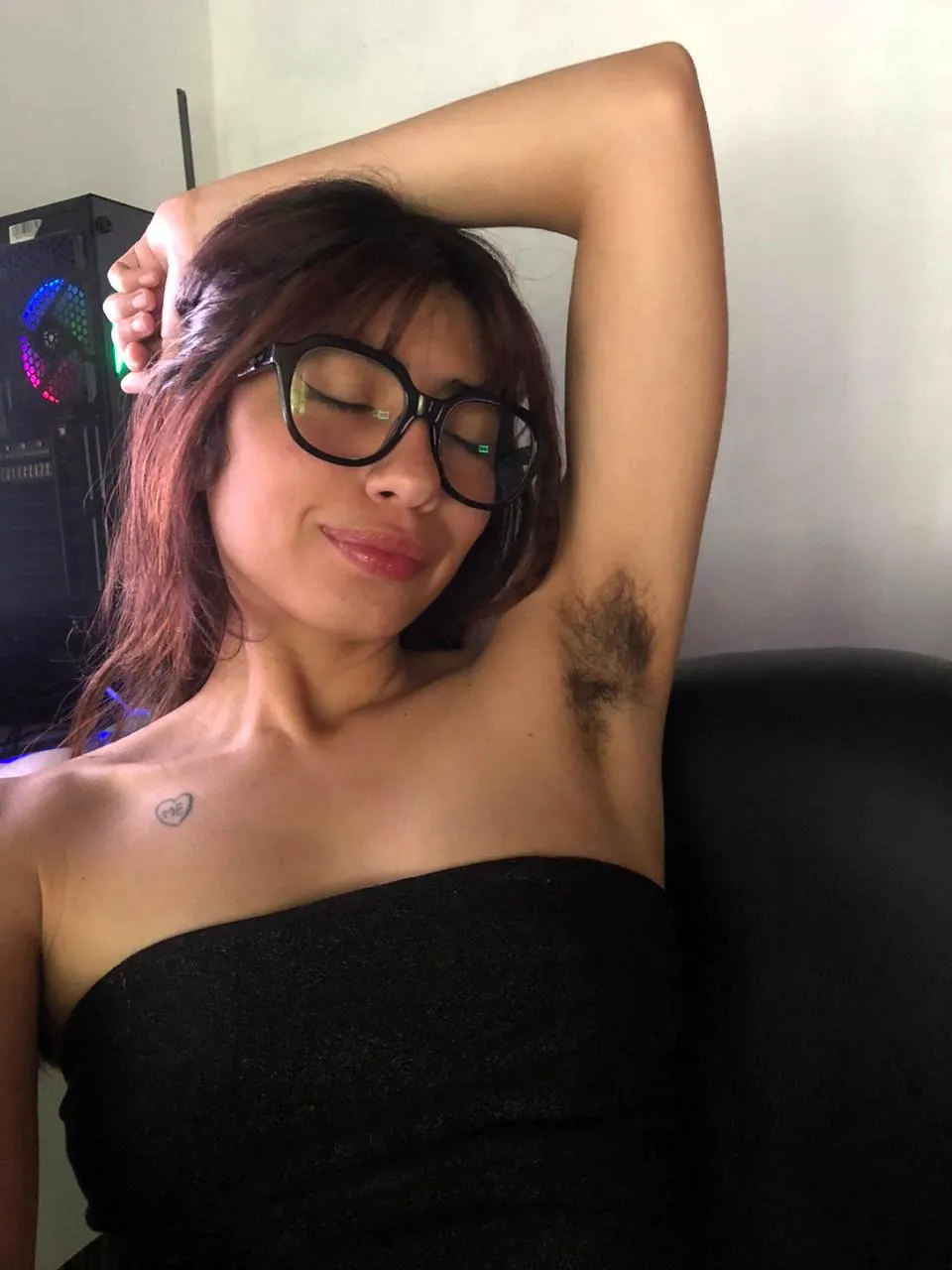 Looking for a man who loves hairy girls