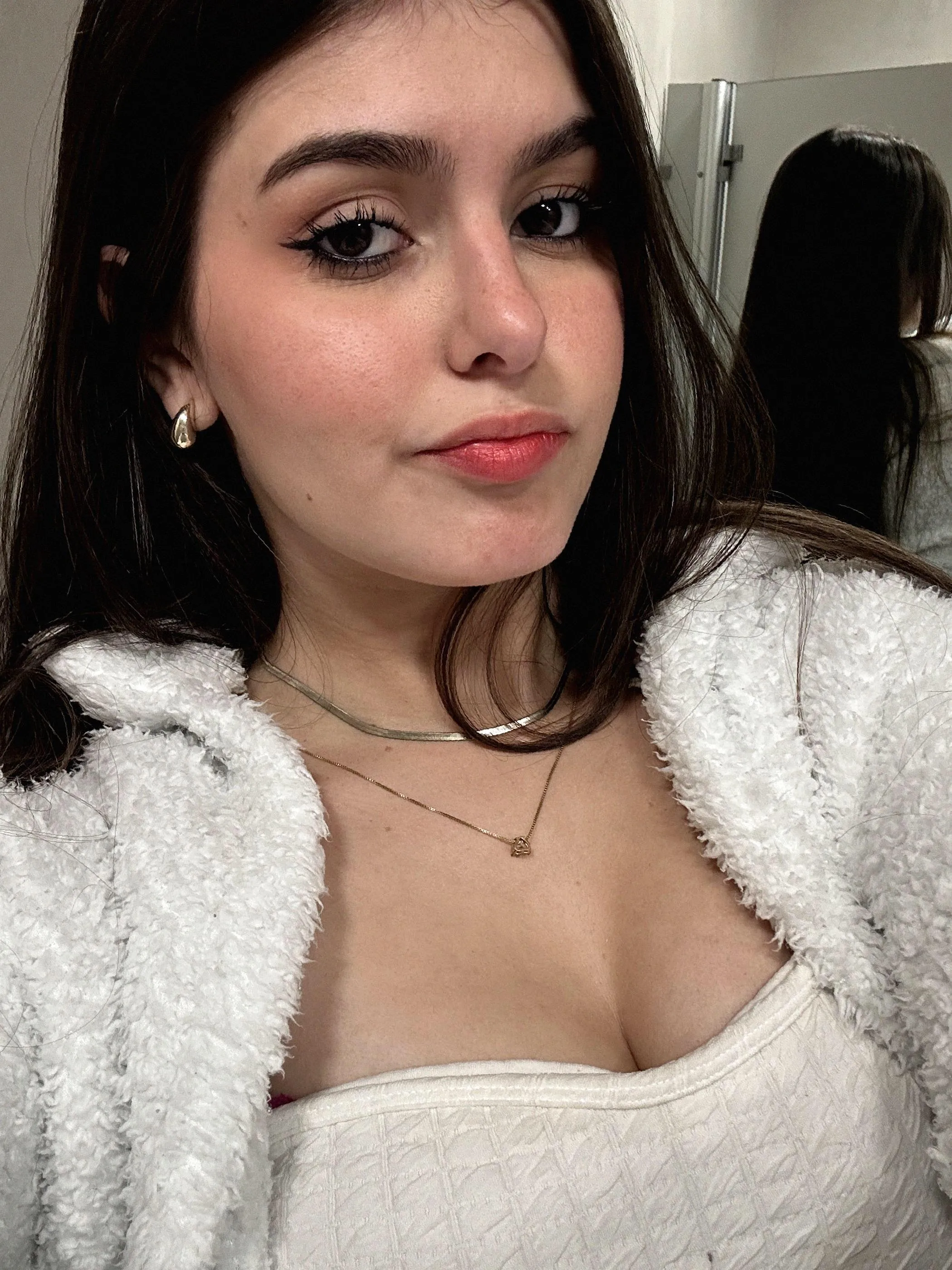 19F craving a beast in bed and a prince in life.
