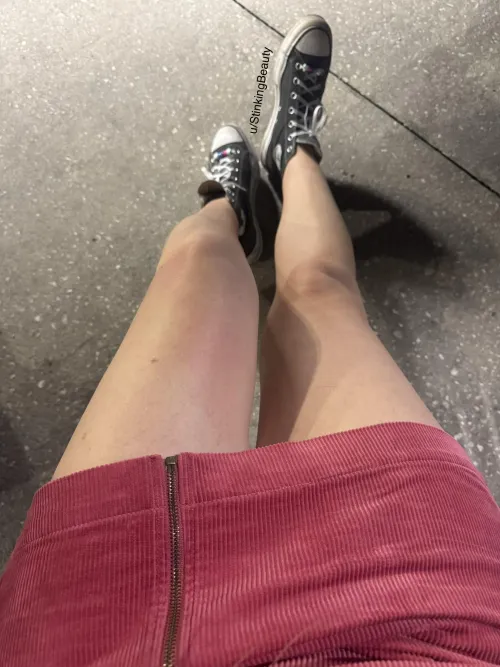 Don’t think I’ll ever get over how cute Converse are with skirts. 🥰💕💃🏼