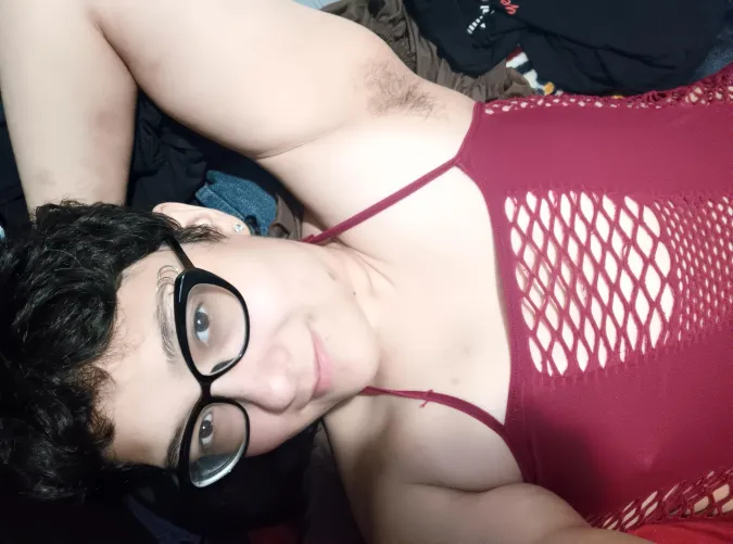 Hairy shorthaired milf with tiny tits that loves to make unique things for people and roleplay!,