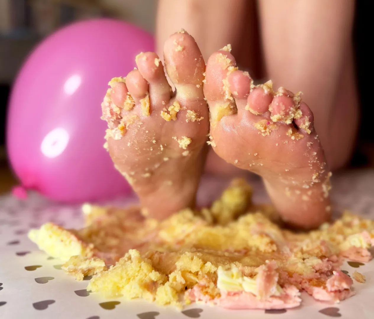 I had so much fun with my tiny feet on my birthday 💕💦