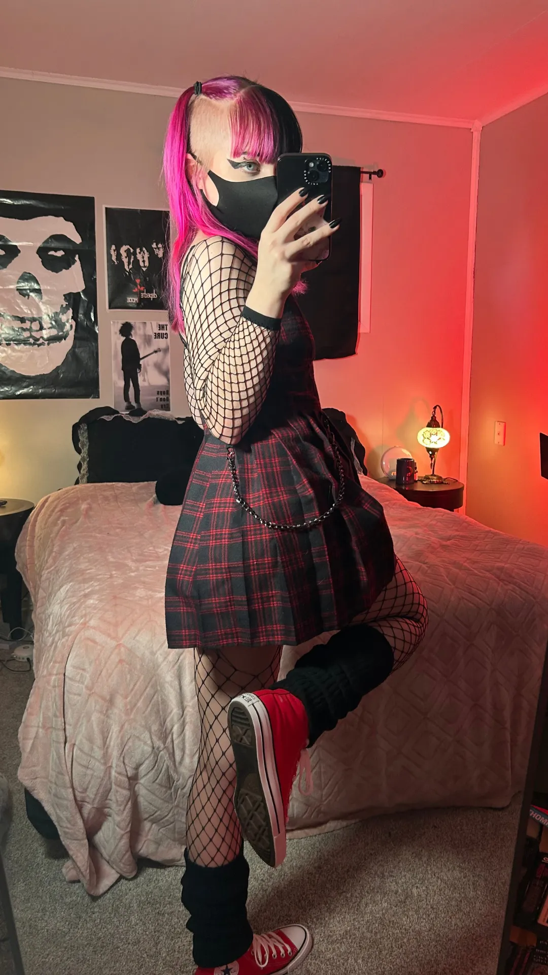 legwarmers + chucks :)