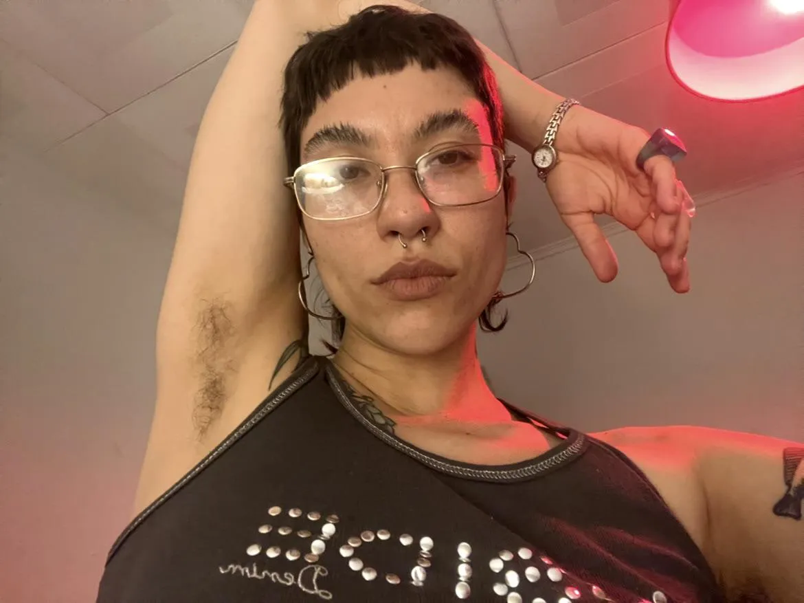 My armpits are very smelly this summer [hs]