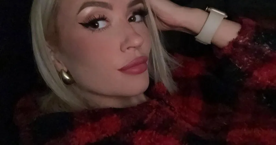 this photo feels a dare  i’m okay with that