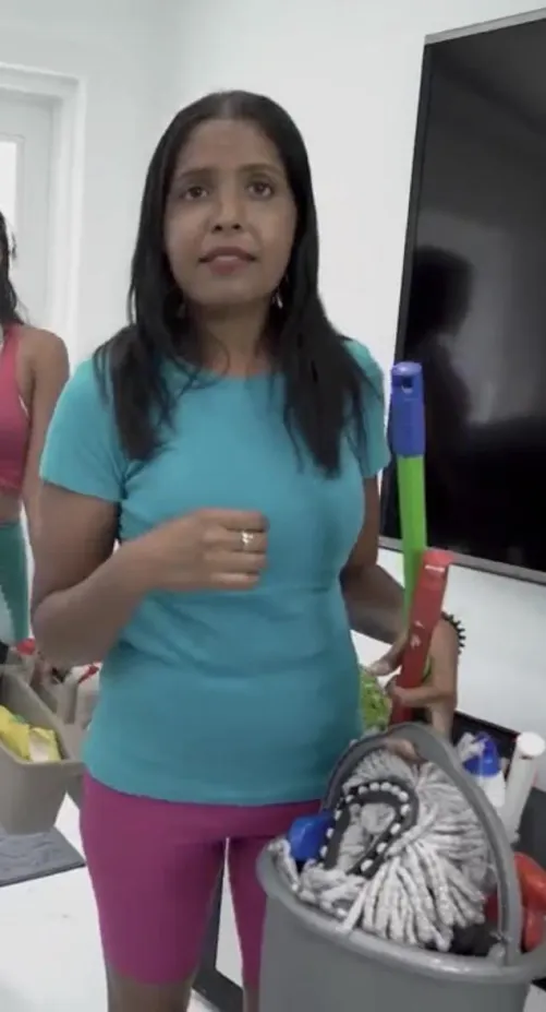 Who is the mom in this scene