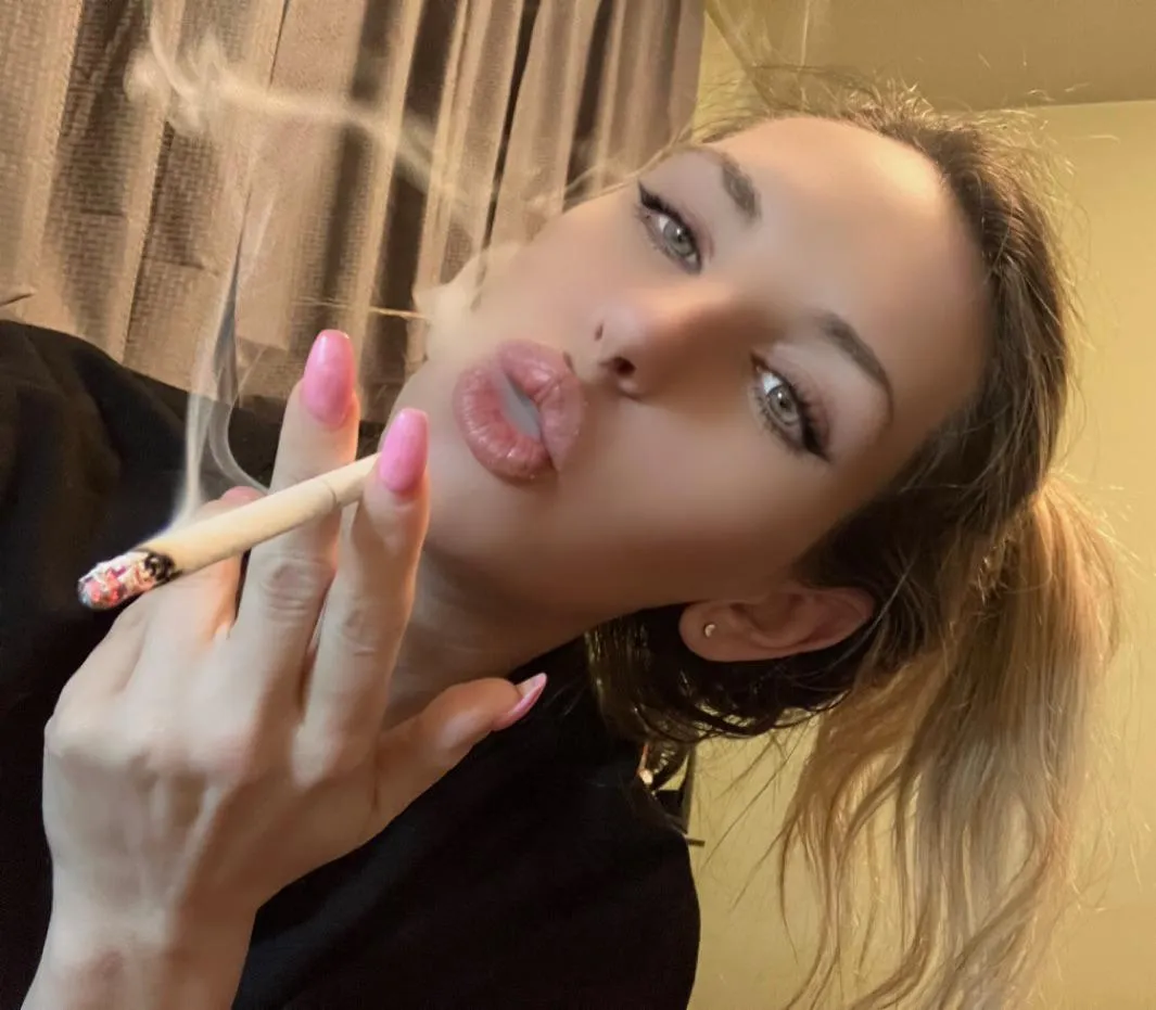 Messy hair don’t care 🤷‍♀️ as long as I can have my smoke