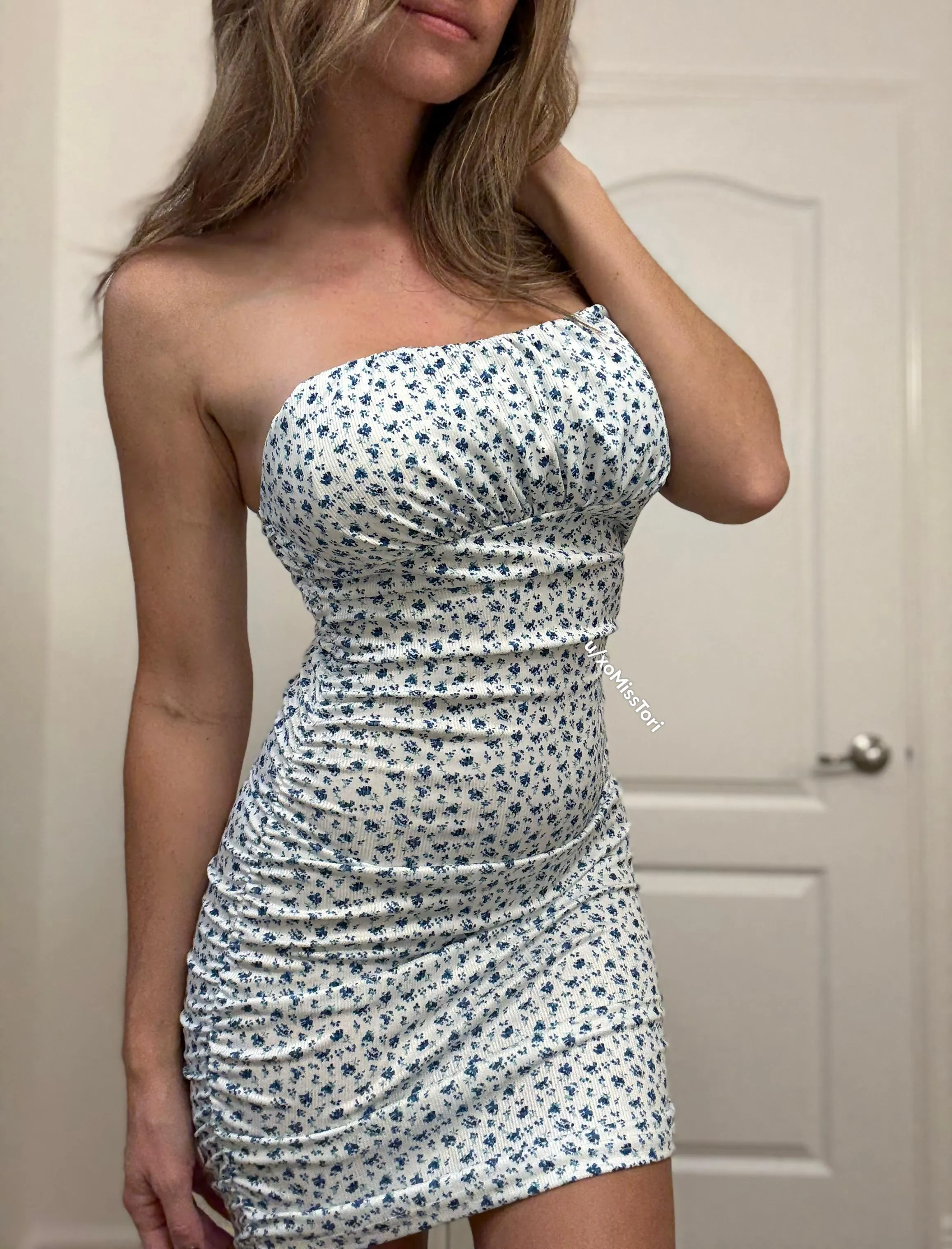 Feeling like a cute milf in this one