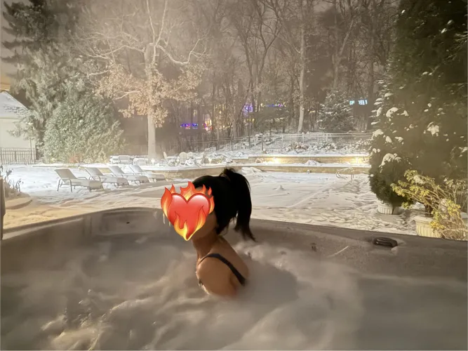 Looking for TWO couples to join us tonight for 😈😈😈😈😈😈. Located in Burnsville, looking at 830pm-12pm. Unicorns 🦄 are always welcome to but no solo males.