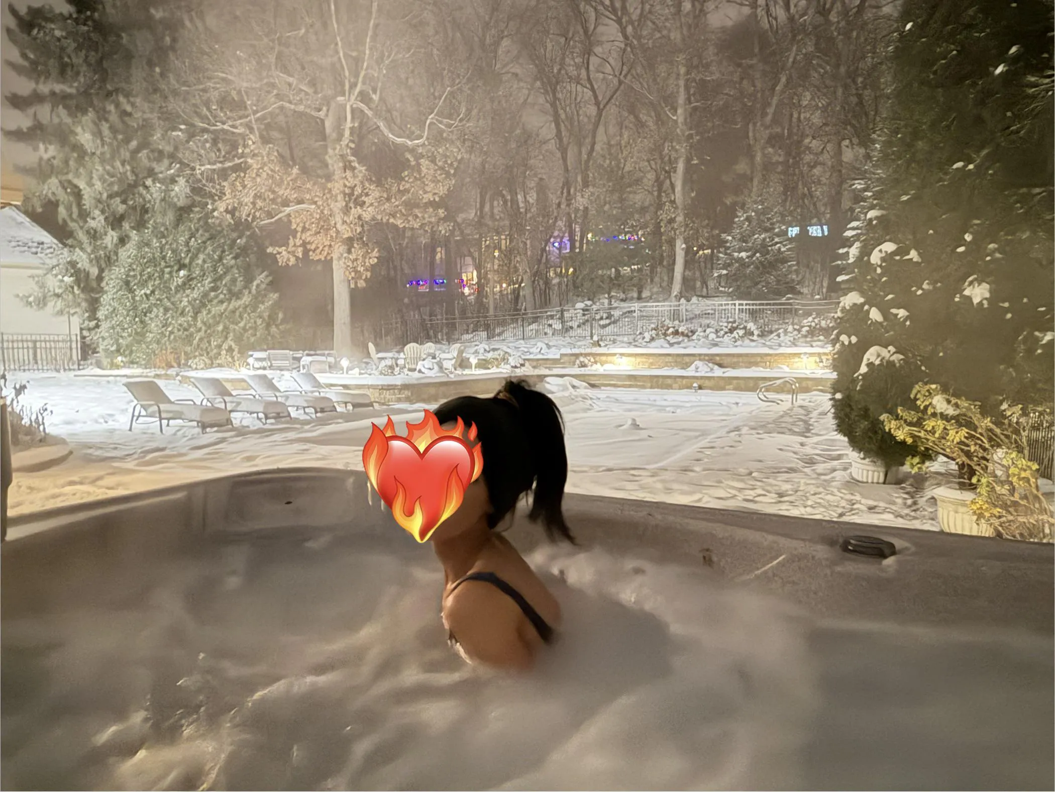 Looking for TWO couples to join us tonight for 😈😈😈😈😈😈. Located in Burnsville, looking at 830pm-12pm. Unicorns 🦄 are always welcome to but no solo males.