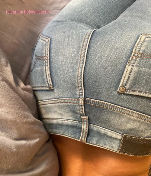 Petition to bring low rise jeans back 🙂‍↔️