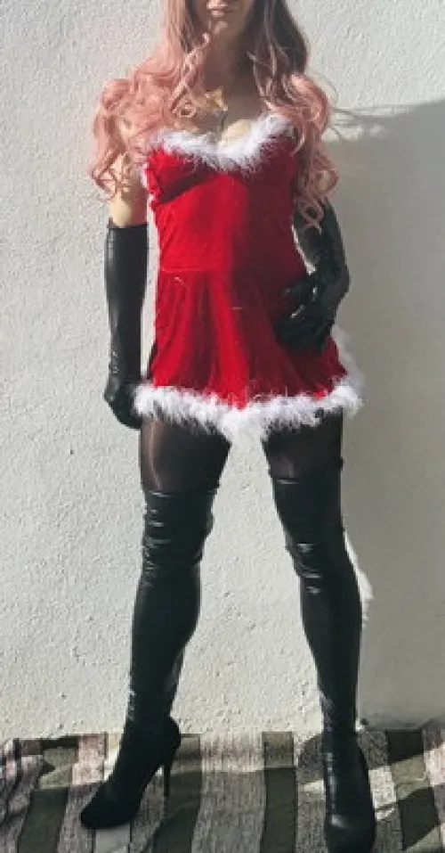 These gloves are here to dominate you completely