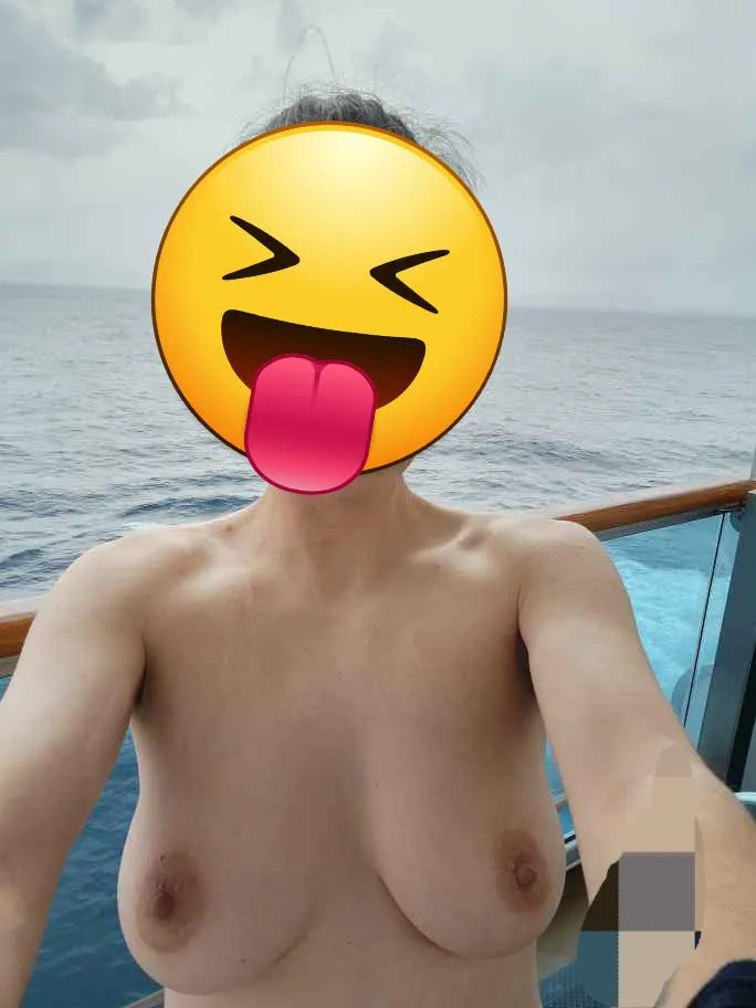 Cruise ship titties