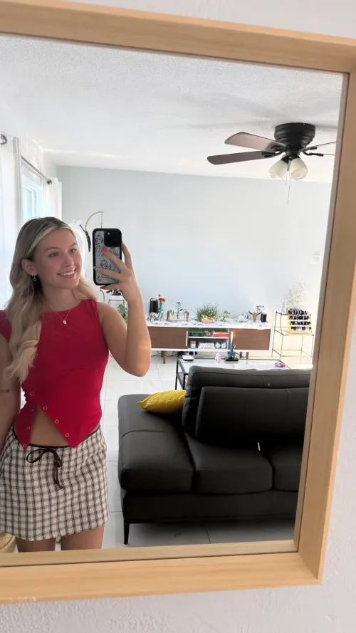 Hottie sexy little blonde mirror selfie