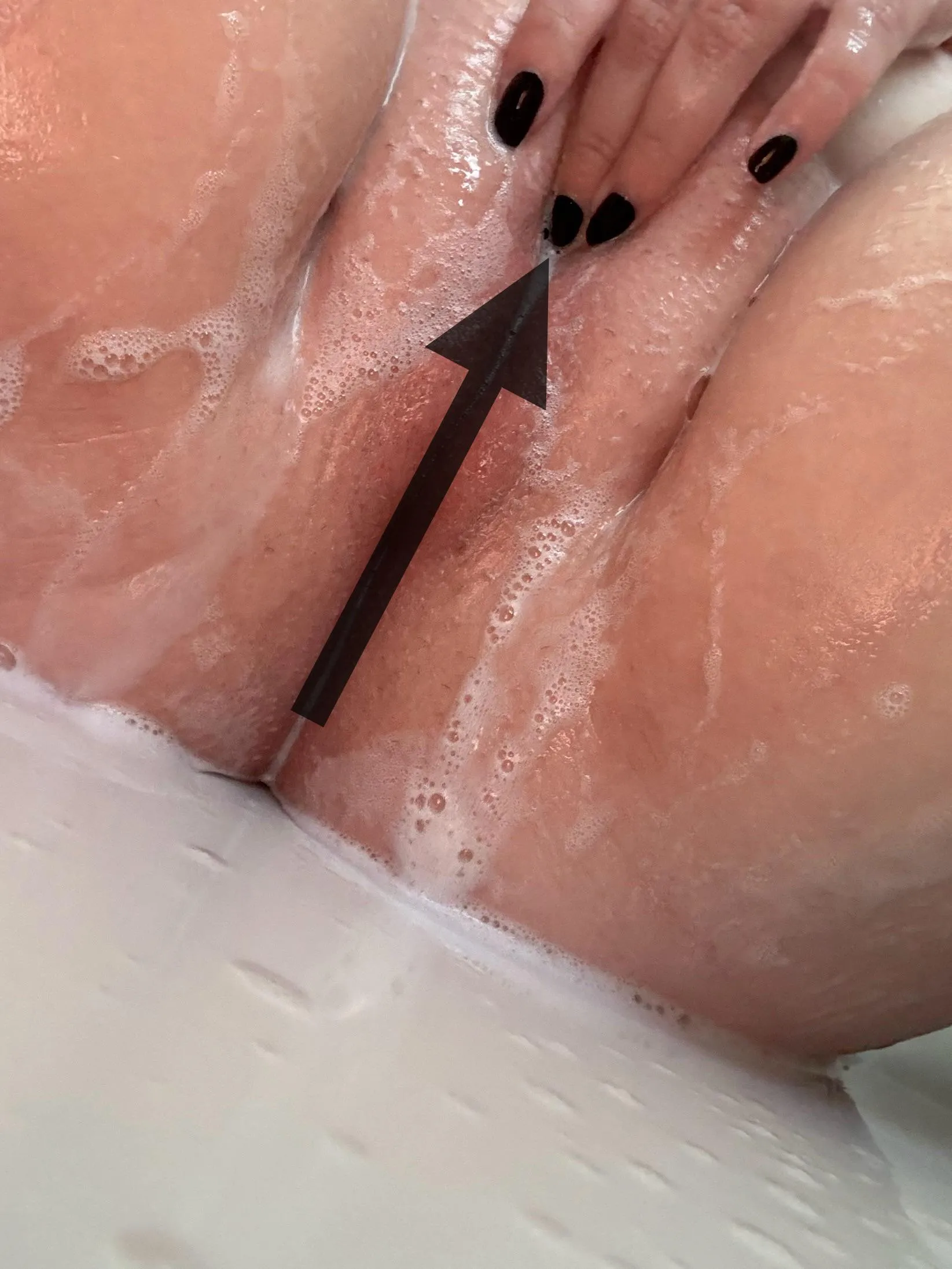 It feels so good to touch myself in the bath 💦🫧