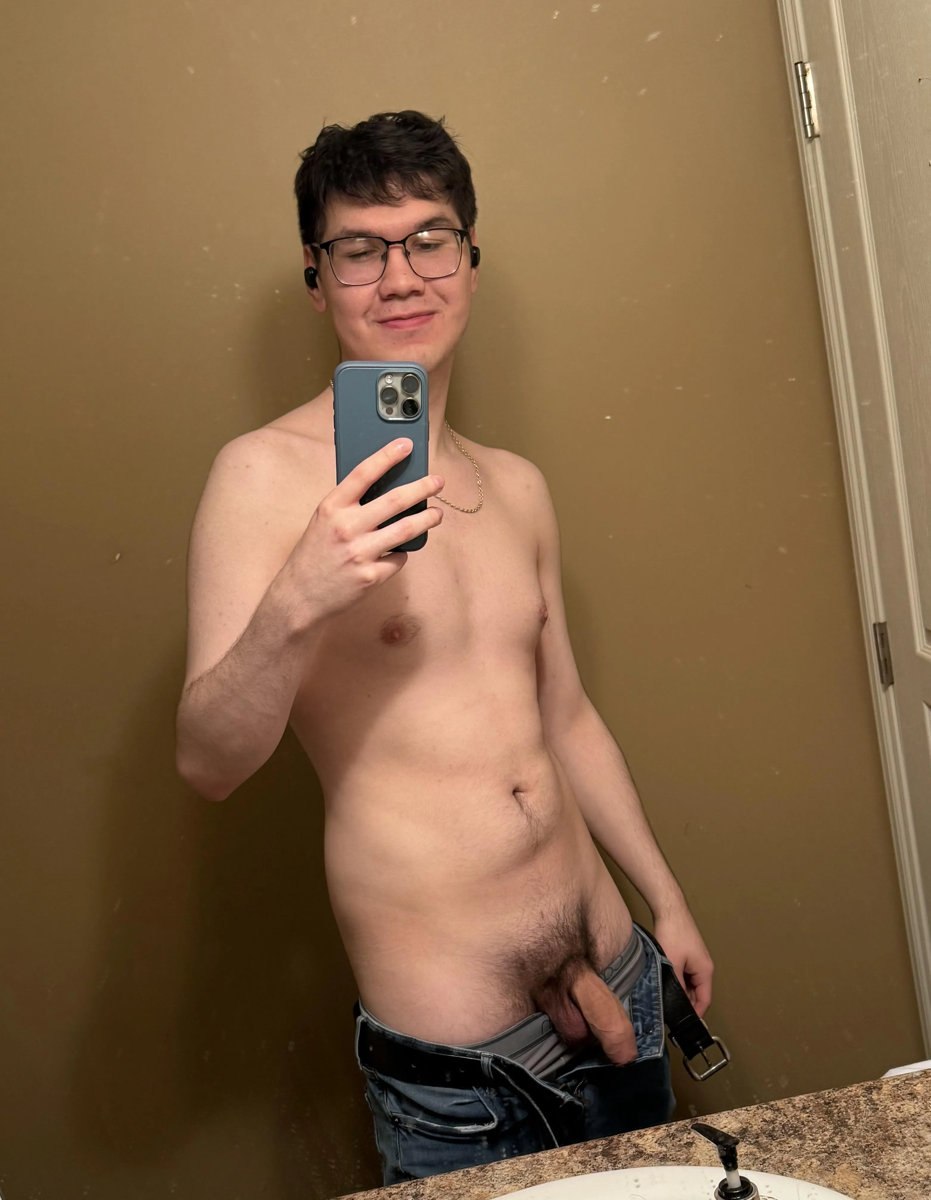 Would you take this nerdy college boy’s virginity?