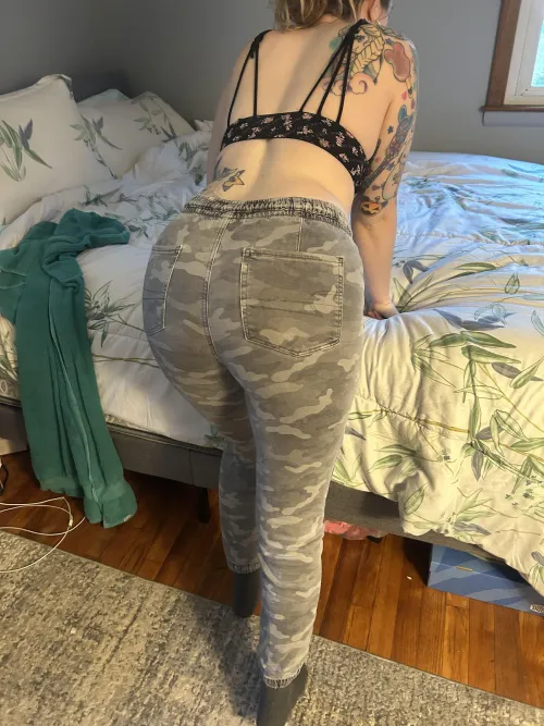 How’s my ass look in camo?