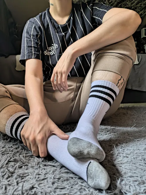 I know your urge to sniff them is overwhelming for you.. just give in sniff the screen, let my musk brainwash you.