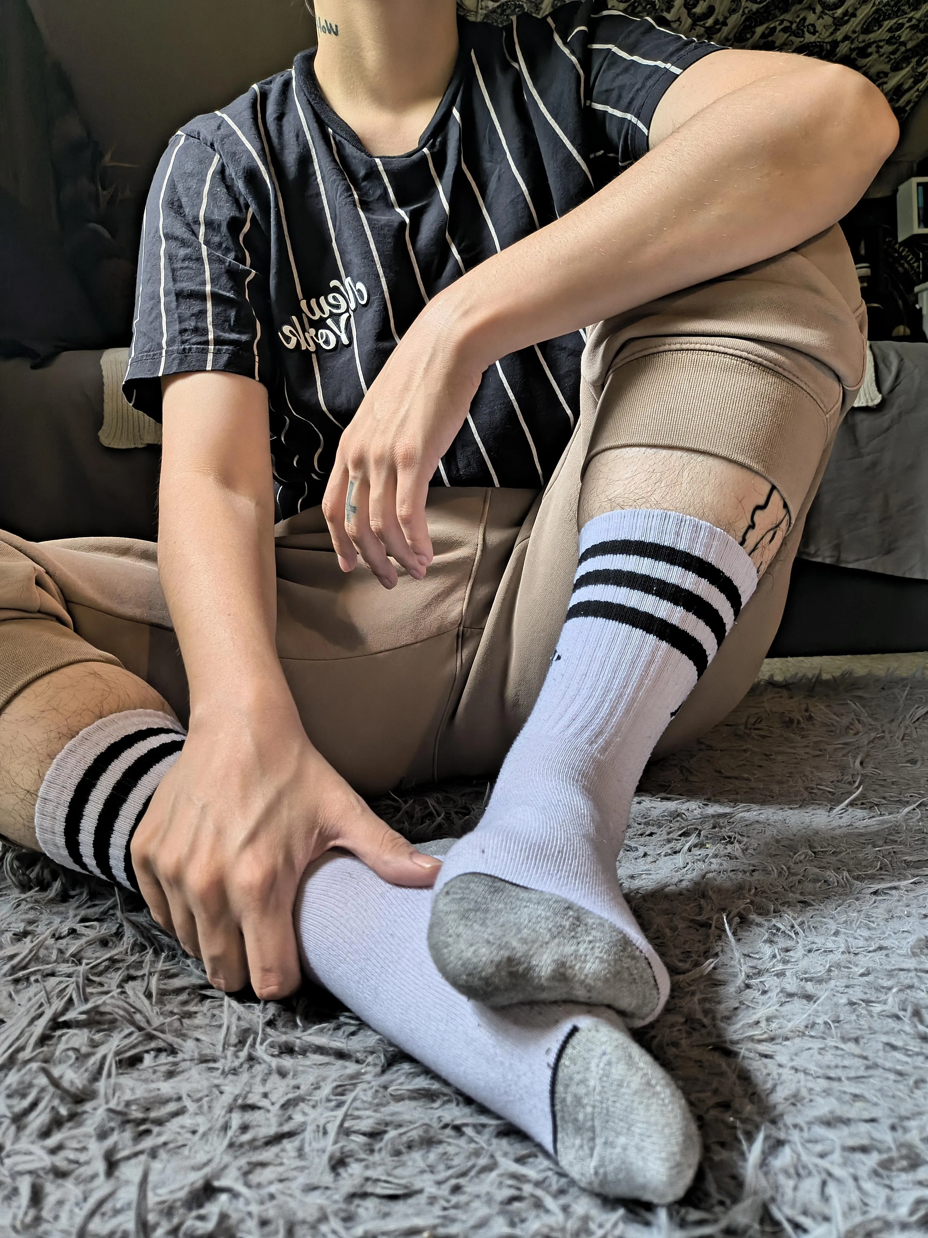 I know your urge to sniff them is overwhelming for you.. just give in sniff the screen, let my musk brainwash you.