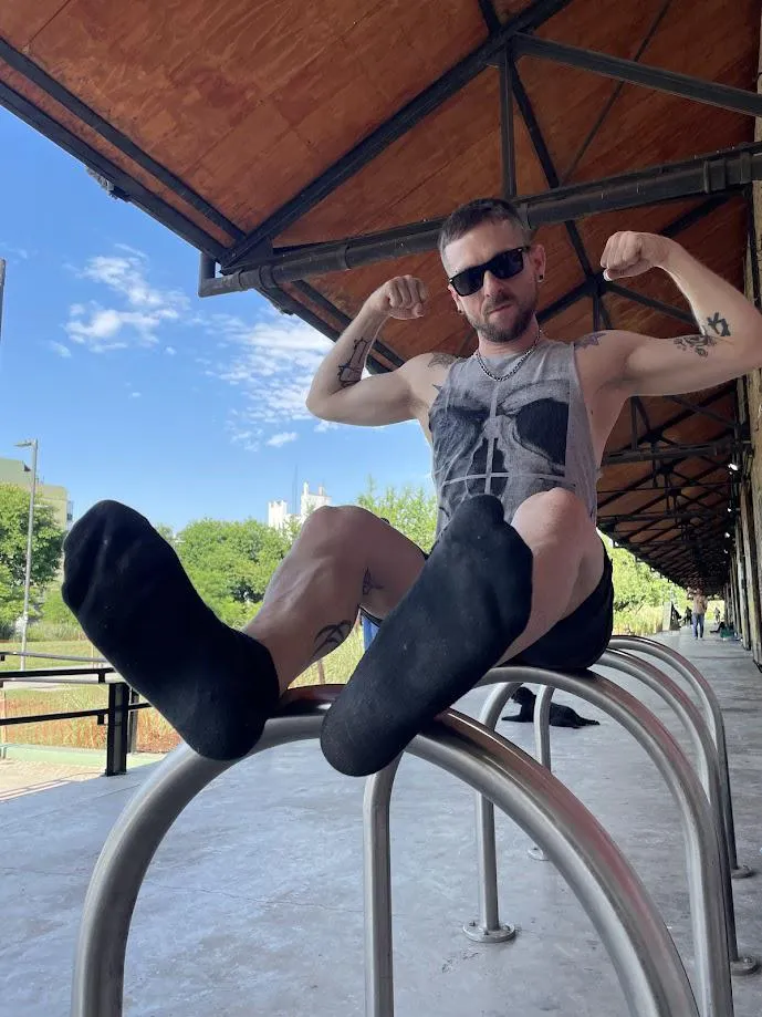 On your knees, time to sniff