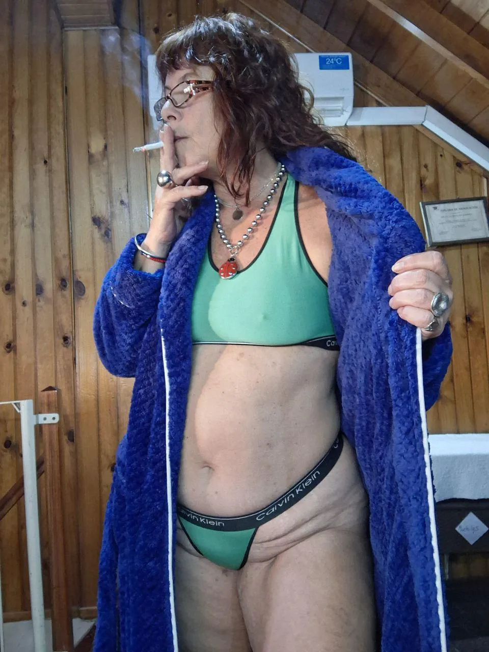 smoking and ready to be worshipped 😘