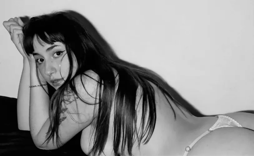 All curves, no apologies 😈🖤