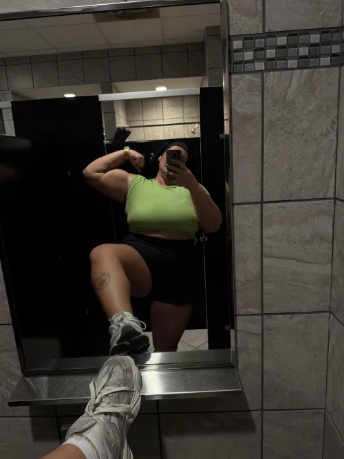 BBW muscle mommy checking in