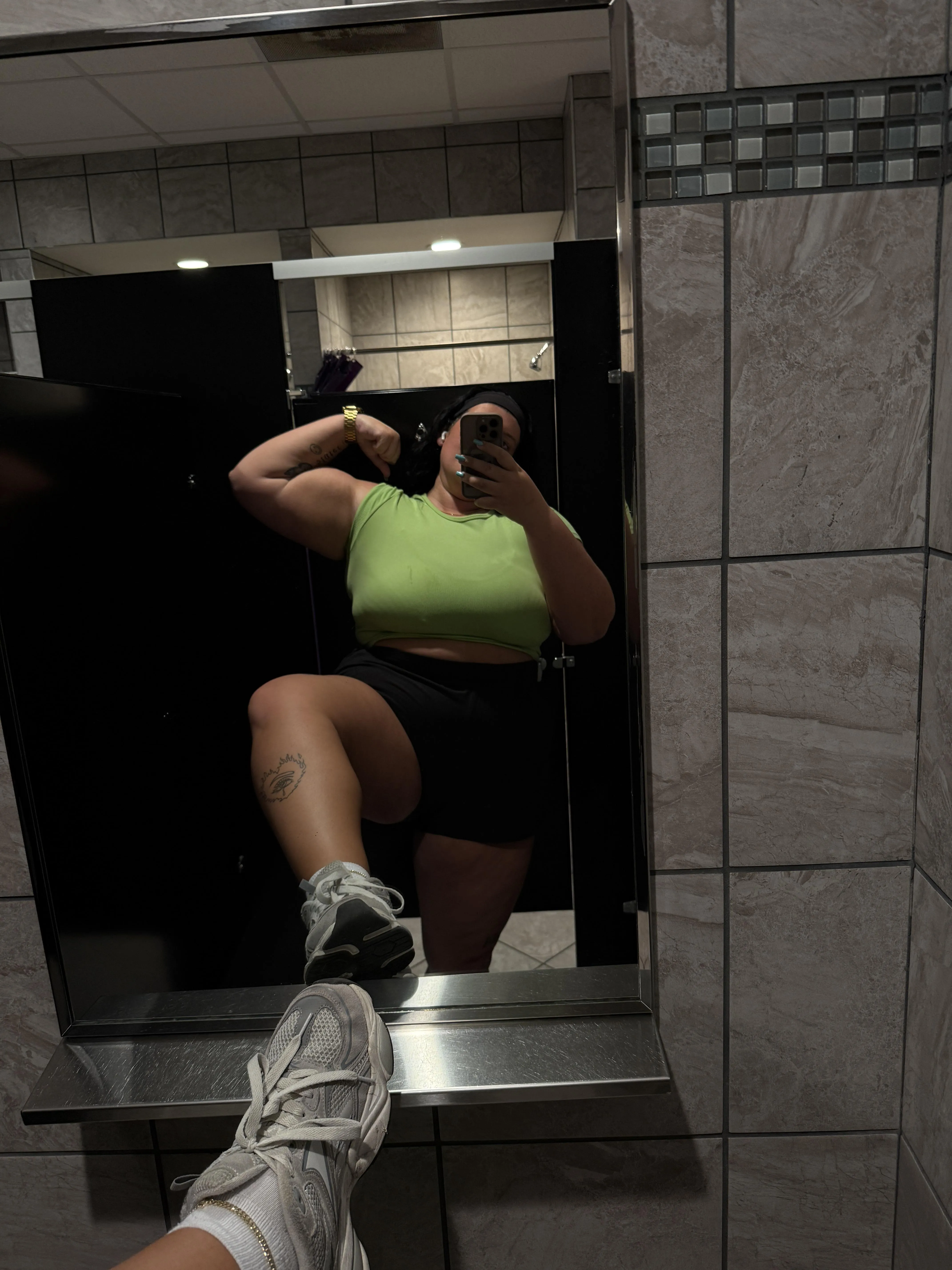 BBW muscle mommy checking in