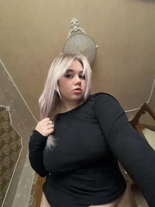 Black turtlenecks are perfect for my chubby body